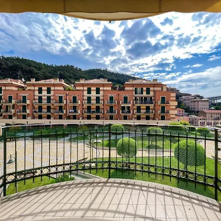 Grande Appartamento Sopra Corte Di Mare Varazze